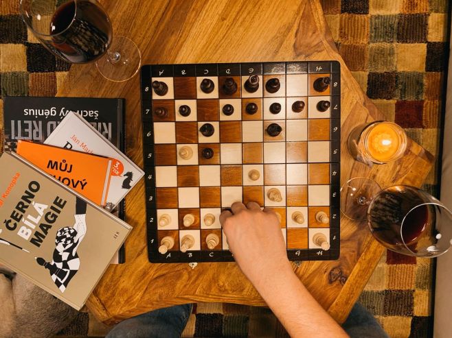 Jak se zlepšit v šachu? 📚Pokud to myslíte se šachy vážně, šachovou knížku najdete v knihovně začátečníka až po velmistra....