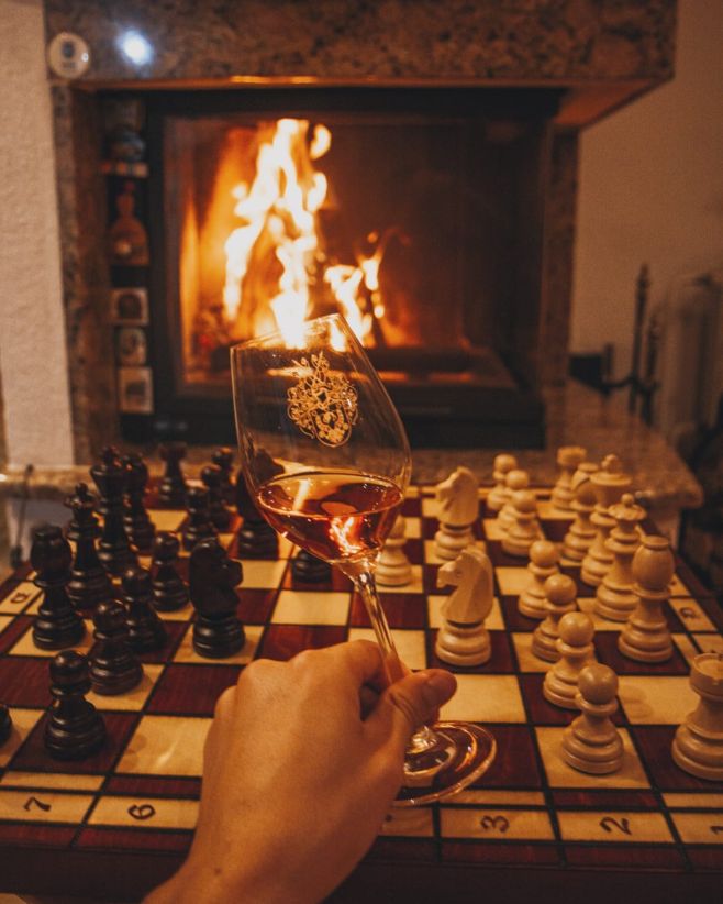 A víkend může začít 😍 Je i ve vašich plánech partička šachu? https://www.sachovezbozi.cz/sachy-na-doma/ #sachovezbozi...