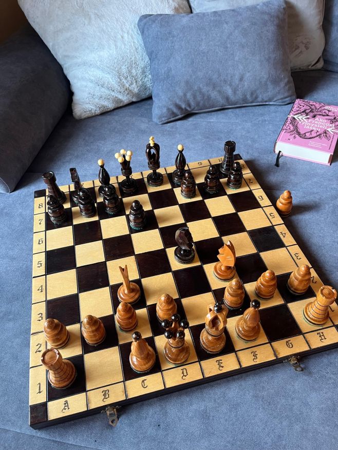 Oddech se šachy je náš oblíbený relax🧘‍♀️ Máte to podobně? https://www.sachovezbozi.cz/sachy-na-doma/ #sachovezbozi #e4e5...